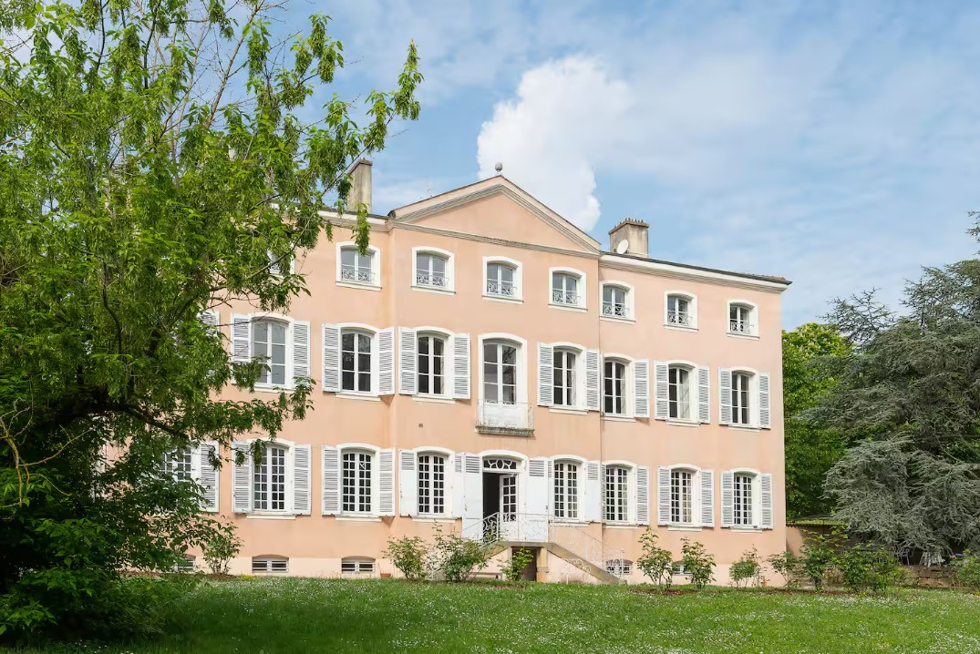 CHATEAU BEAUJOLAIS