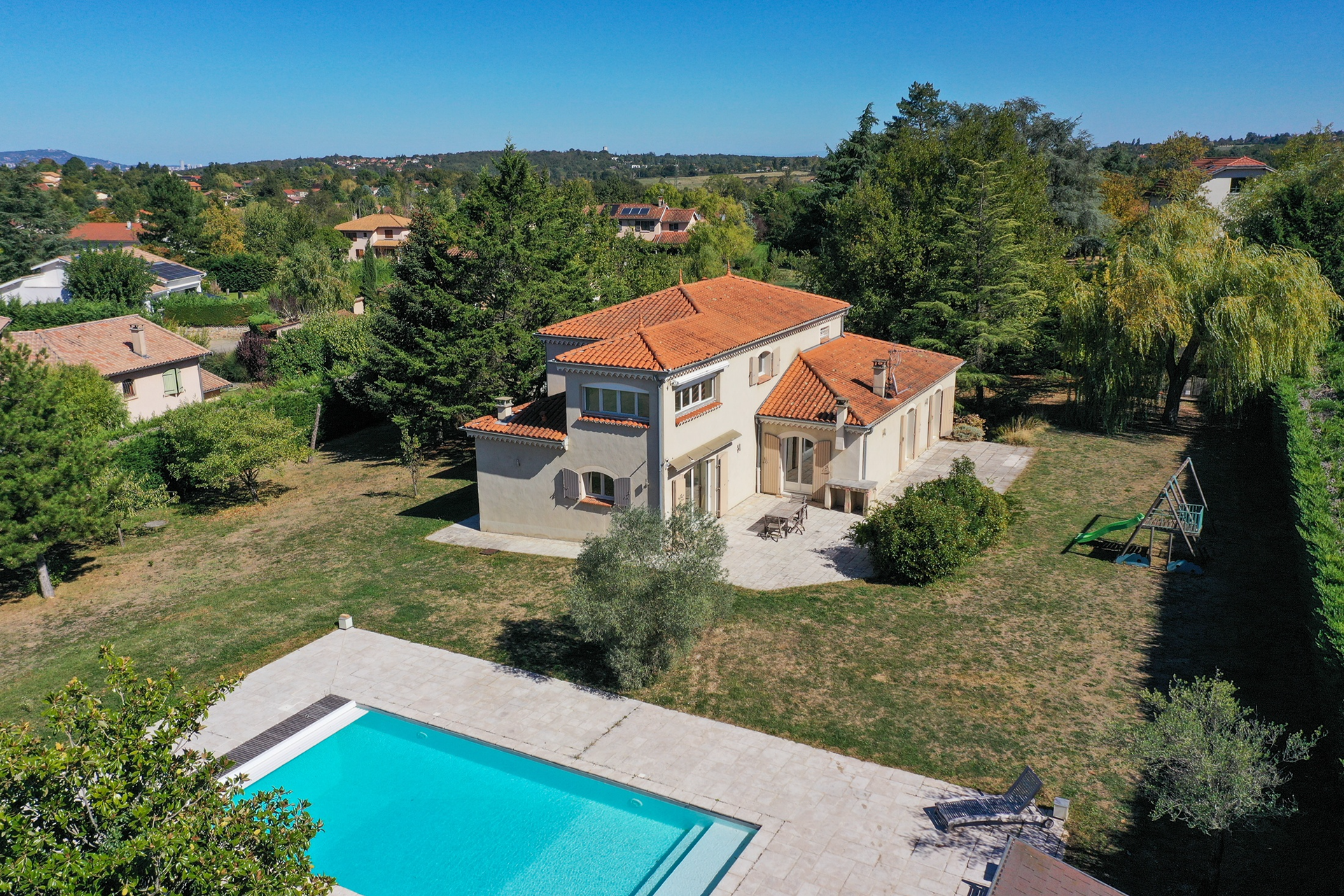 Proche commodités et calme pour cette maison climatisée avec